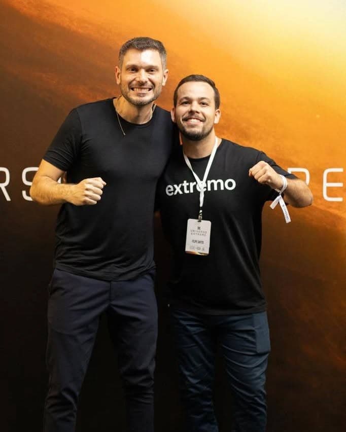 Felipe Santos with Tiago Tessmann at the Universo Extremo event